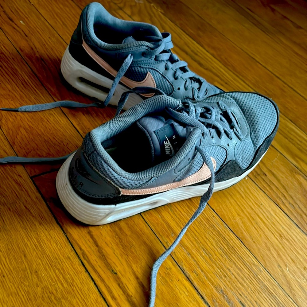 Nike air max sneakers! Good condition. Not warn many times.